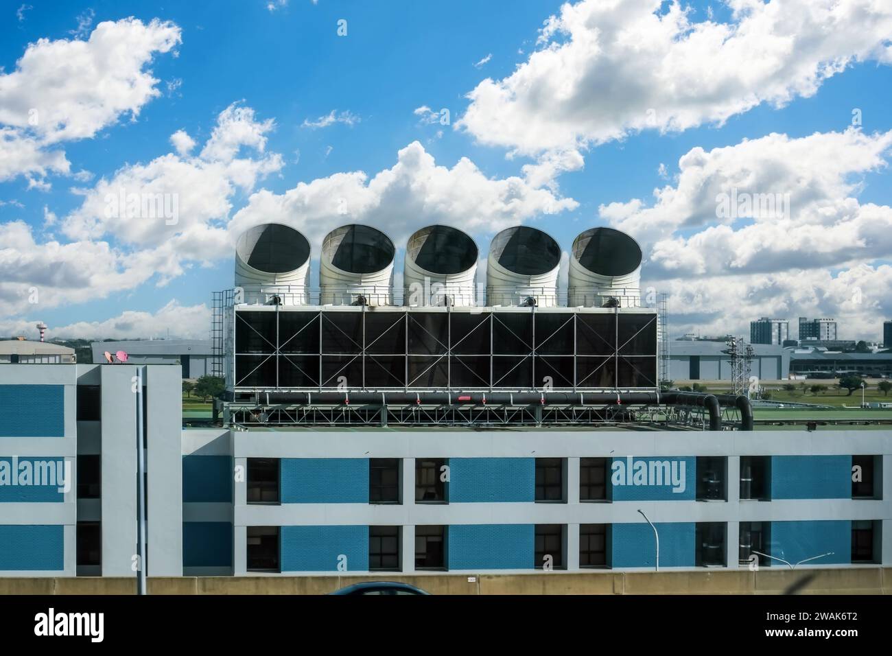 Grandes entrées d'air système de climatisation de ventilation de bâtiment d'un grand bâtiment industriel Banque D'Images