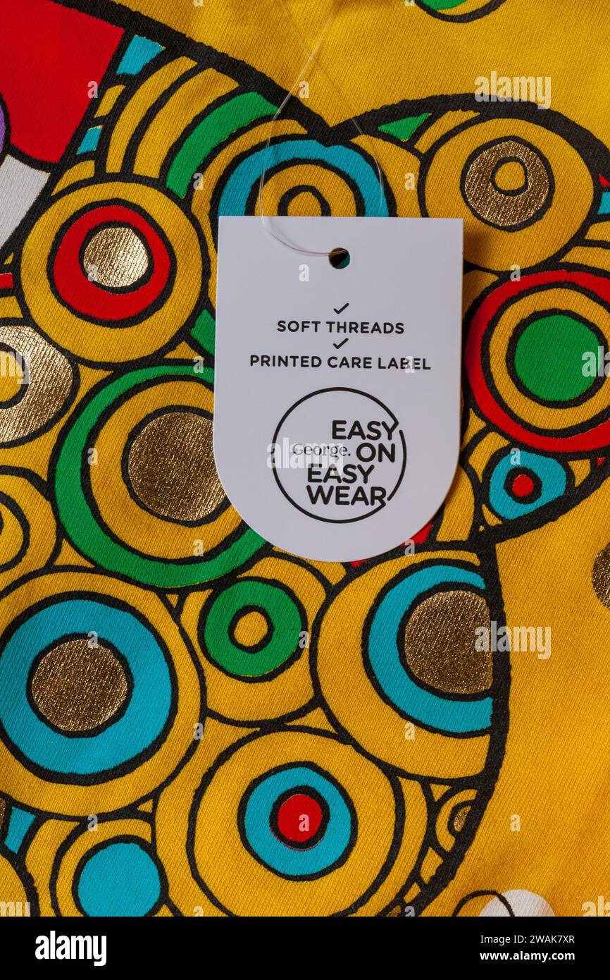 Easy George on Easy Wear Soft threads étiquette d'entretien imprimée sur le t-shirt BBC Children in Need Pudsey Banque D'Images