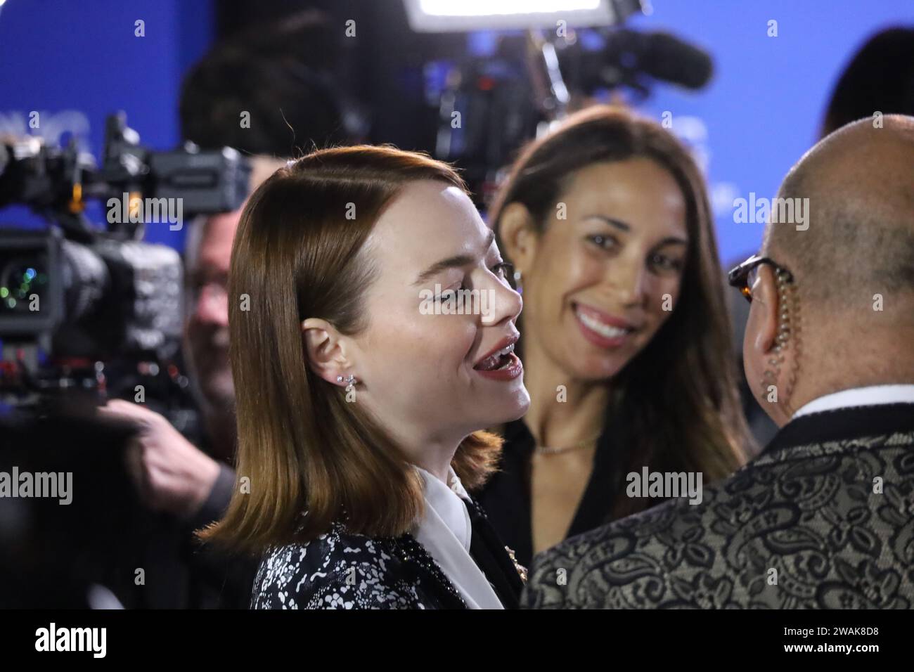 Palm Springs, Californie, États-Unis 4 janvier 2024. Emma Stone sur le tapis rouge à la présentation des Prix du film du Festival international du film au Palm Springs Convention Center à Palm Springs, Californie, le jeudi 4 janvier 2024. Elle est honorée pour sa performance dans 'Poor Thingsâ (crédit image : © Amy Katz/ZUMA Press Wire) À USAGE ÉDITORIAL SEULEMENT! Non destiné à UN USAGE commercial ! Banque D'Images