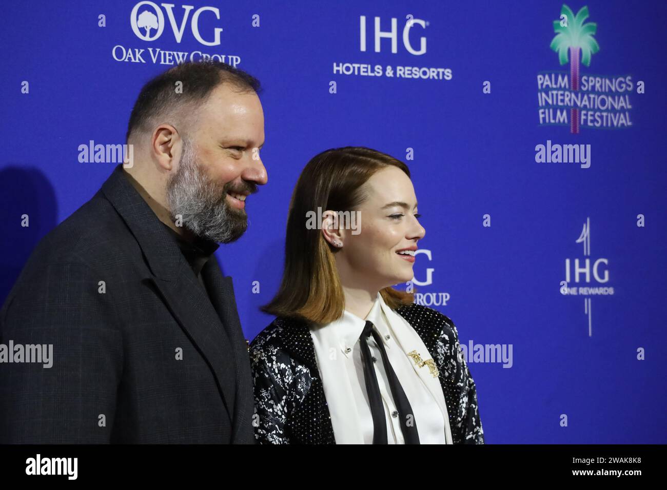 Palm Springs, Californie, États-Unis 4 janvier 2024. Yorgos Lanthimos et Emma Stone aux Palm Springs International film Festival film Awards 2024 qui se sont tenus au Palm Springs Convention Center le 4 janvier 2024 à Palm Springs, Californie. (Image de crédit : © Amy Katz/ZUMA Press Wire) USAGE ÉDITORIAL SEULEMENT! Non destiné à UN USAGE commercial ! Banque D'Images