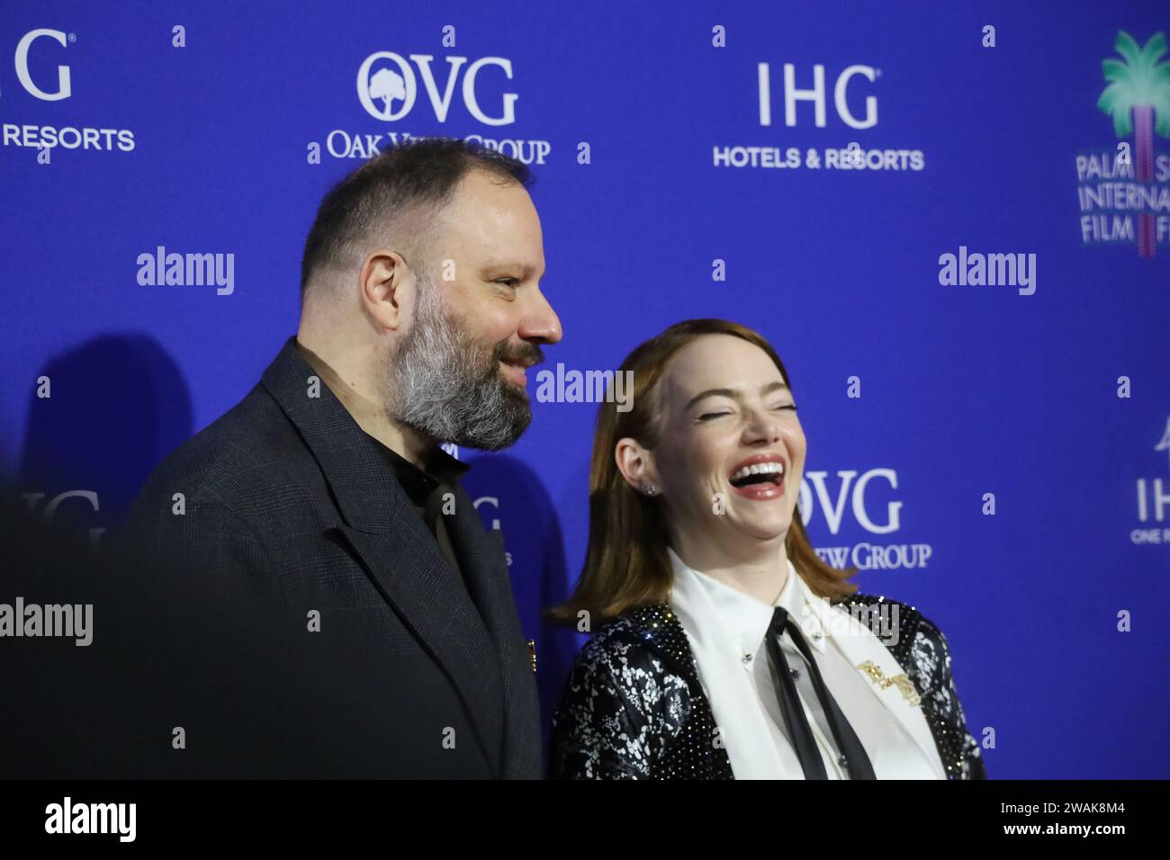 Palm Springs, Californie, États-Unis 4 janvier 2024. Yorgos Lanthimos et Emma Stone aux Palm Springs International film Festival film Awards 2024 qui se sont tenus au Palm Springs Convention Center le 4 janvier 2024 à Palm Springs, Californie. (Image de crédit : © Amy Katz/ZUMA Press Wire) USAGE ÉDITORIAL SEULEMENT! Non destiné à UN USAGE commercial ! Banque D'Images