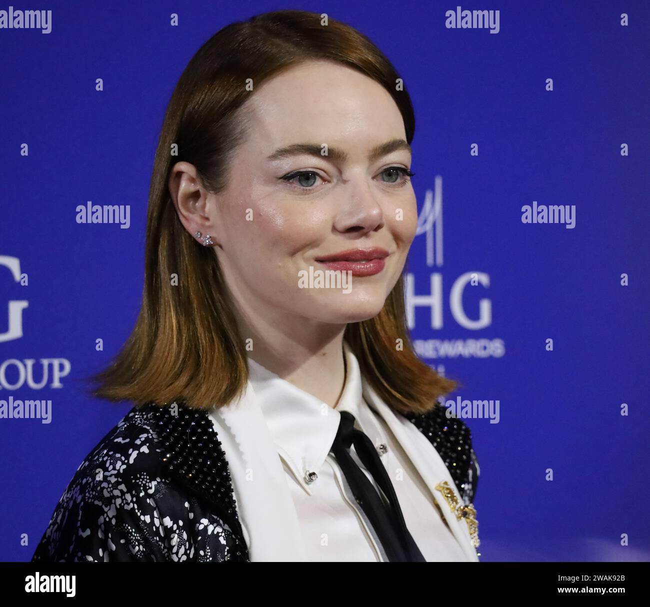 Palm Springs, Californie, États-Unis 4 janvier 2024. Emma Stone sur le tapis rouge à la présentation des Prix du film du Festival international du film au Palm Springs Convention Center à Palm Springs, Californie, le jeudi 4 janvier 2024. Elle est honorée pour sa performance dans 'Poor Thingsâ (crédit image : © Amy Katz/ZUMA Press Wire) À USAGE ÉDITORIAL SEULEMENT! Non destiné à UN USAGE commercial ! Banque D'Images