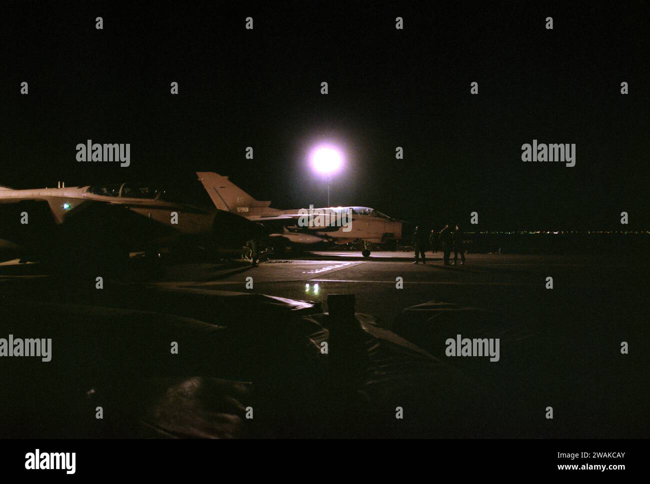 Première Guerre du Golfe : 20 janvier 1991 RAF Tornado GR1 partant pour une mission de bombardement sur l'Irak depuis la base aérienne King Faisal à Tabuk, au nord-ouest de l'Arabie Saoudite. Banque D'Images