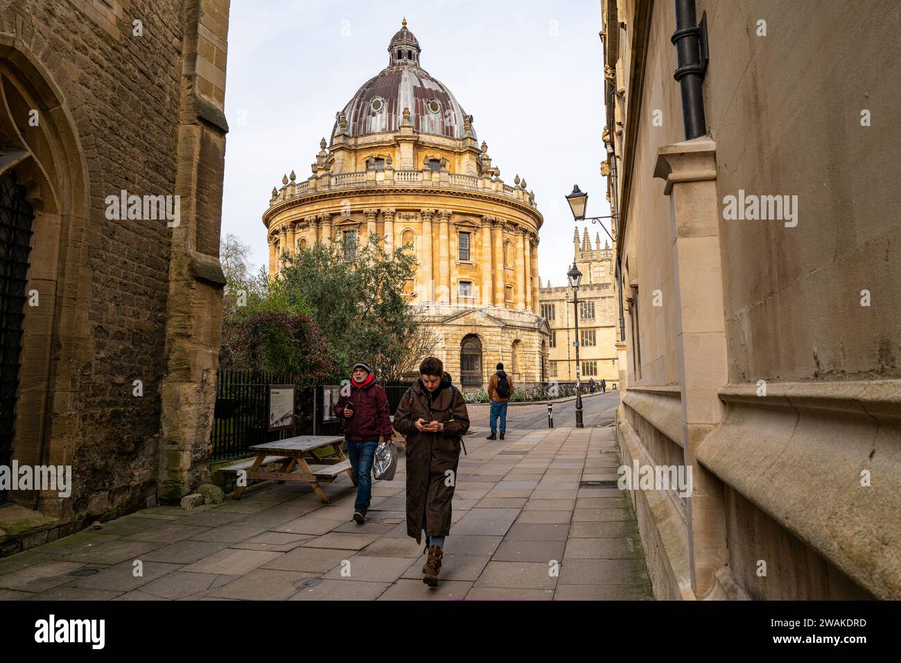 Catte Street, Oxford, Angleterre, avec la caméra Radcliffe en arrière-plan Banque D'Images