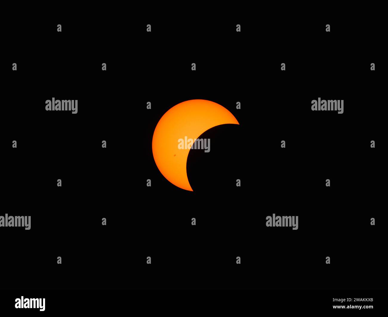 Une éclipse totale du soleil, où aucune lumière de l'étoile ne peut être vue. Banque D'Images