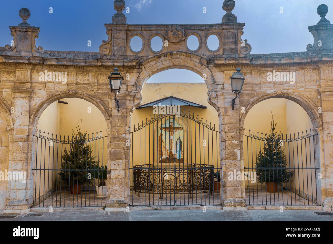 Splendides portails et portes baroques siciliennes avec le magnifique escalier Banque D'Images