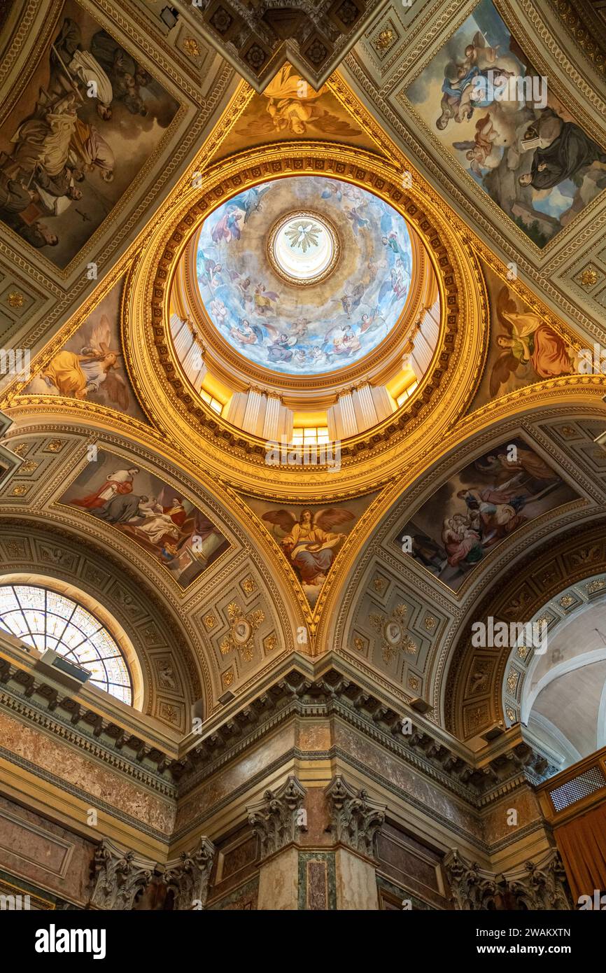 Décoration de plafond de coupole dans la basilique Saint-Jean-Paul à Rome Banque D'Images