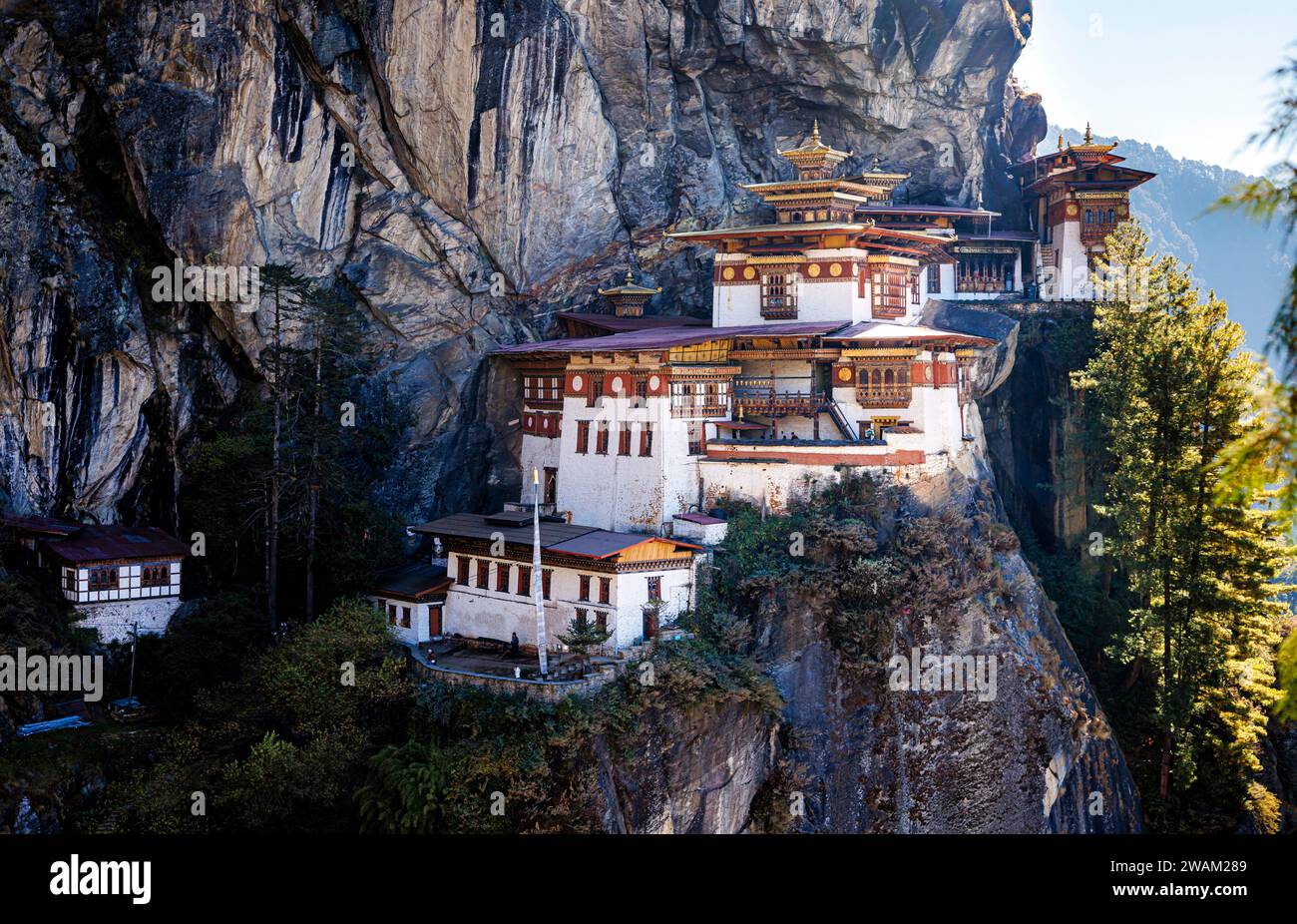 Paro Taktsang (ou monastère de Taktsang Palphug ou nid du tigre), site sacré bouddhiste de Vajrayana himalaya à flanc de falaise, haute vallée de Paro, Bhoutan Banque D'Images