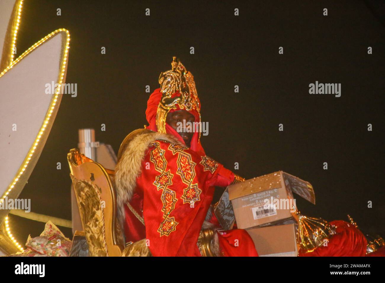 Aviles, Espagne, 05 janvier 2024 : le roi Baltasar lors de la parade de S.M. les trois Sages d'Aviles, le 05 janvier 2024, à Aviles, Espagne. Crédit : Alberto Brevers / Alamy Live News. Banque D'Images