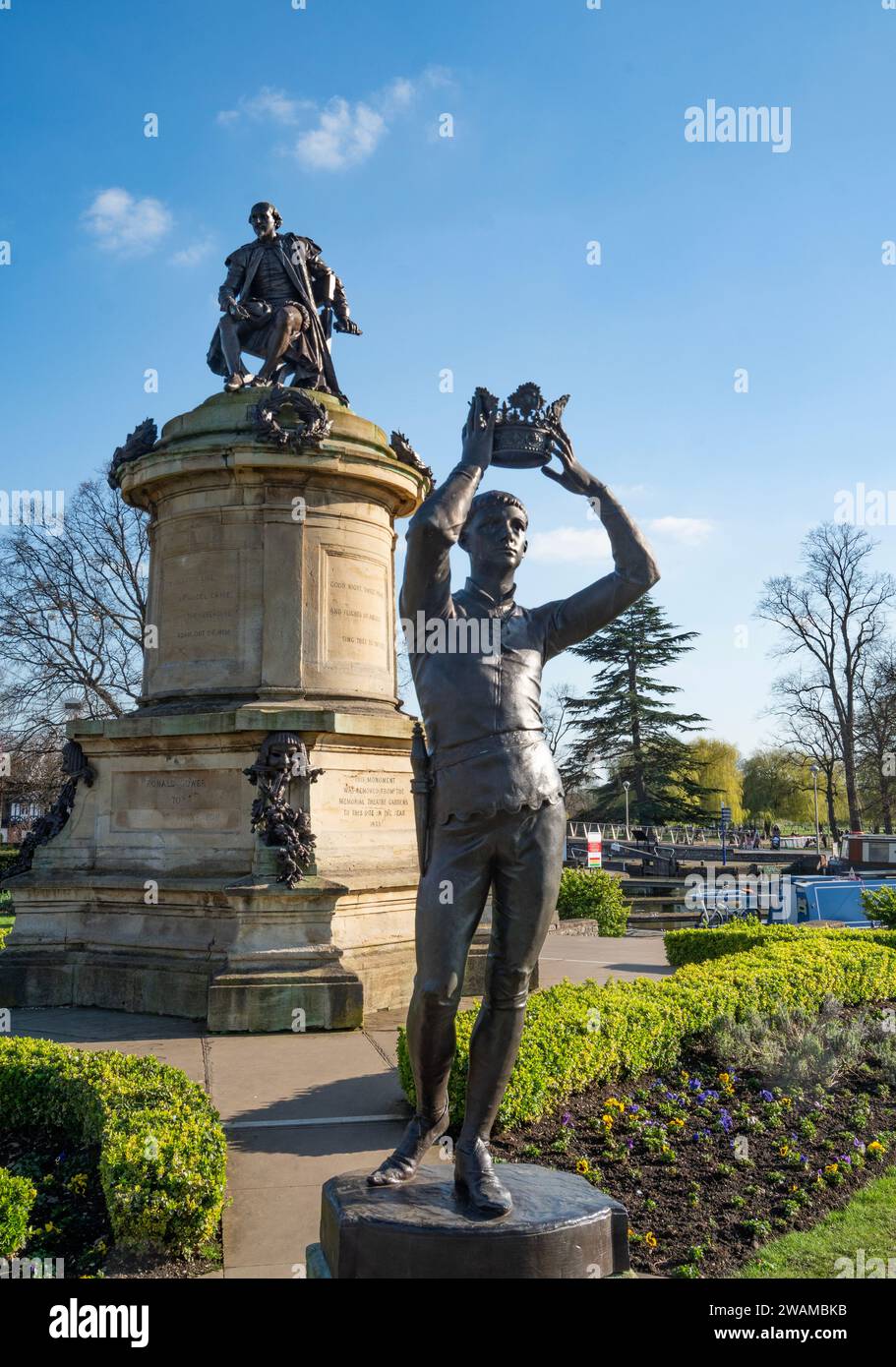 Statue en bronze du prince Hal par Lord Ronald Gower l'une des quatre statues autour de son mémorial Gower de Shakespeare 1888 à Bancroft Gardens, Stratford Banque D'Images