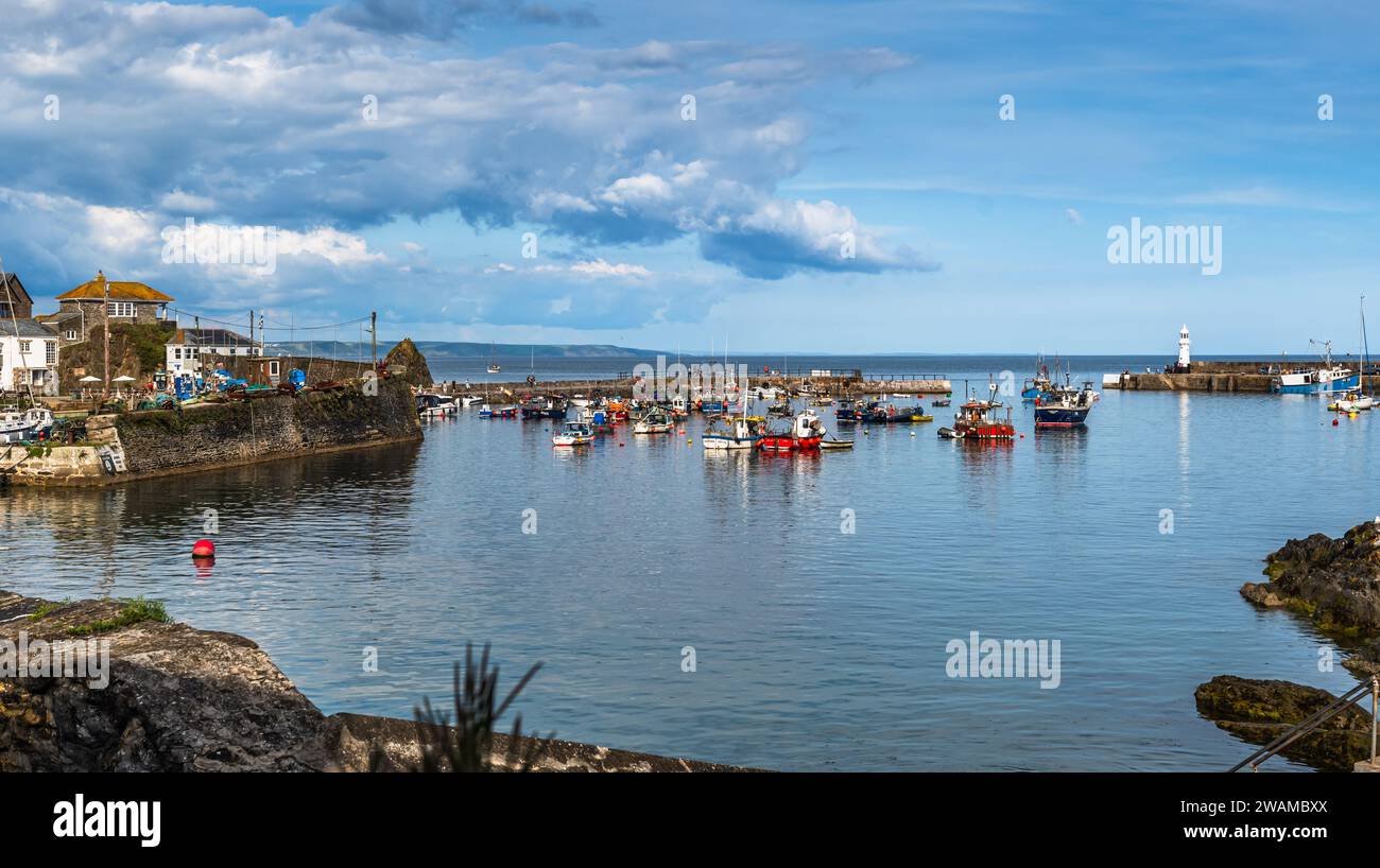 Mevagissey, Cornouailles, Royaume-Uni - 16 août 2023 : le port de Mevagissey sur la côte sud de Cornouailles, Royaume-Uni Banque D'Images