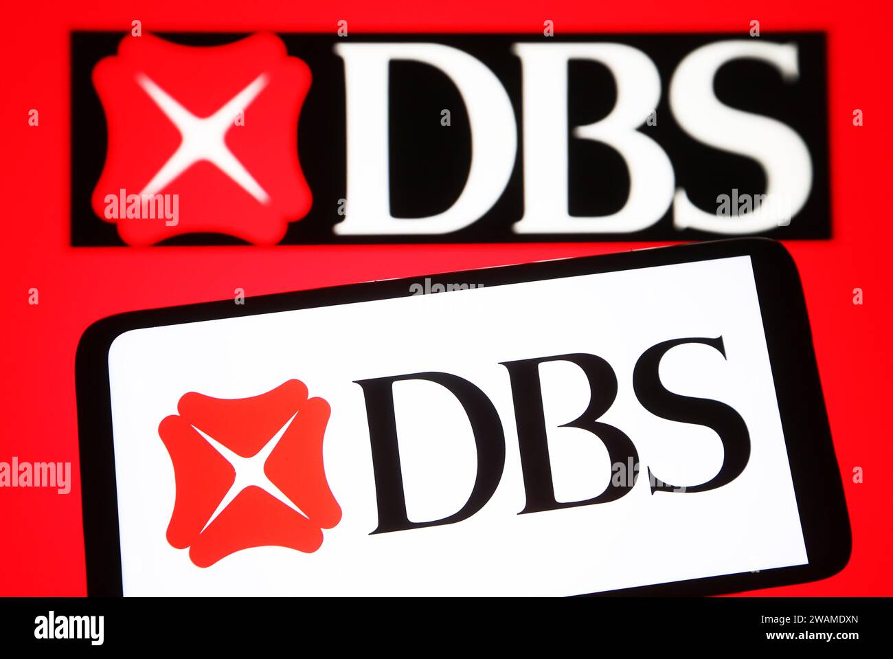 Ukraine. 5 janvier 2024. Dans cette illustration photo, le logo de DBS Bank Limited est vu sur un smartphone et en arrière-plan. (Image de crédit : © Pavlo Gonchar/SOPA Images via ZUMA Press Wire) USAGE ÉDITORIAL SEULEMENT! Non destiné à UN USAGE commercial ! Banque D'Images