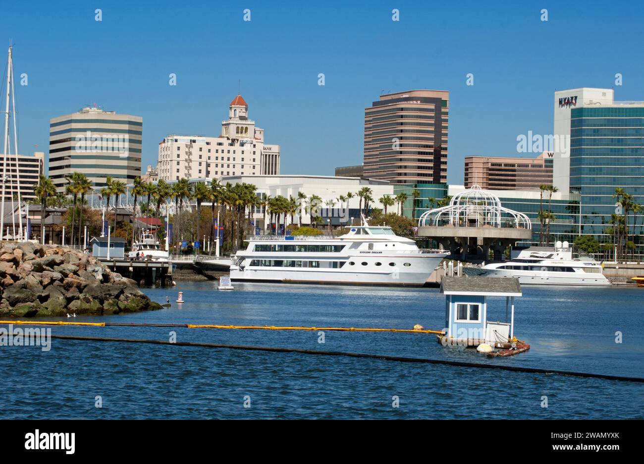Catalina Express embarque pour Catalina au terminal de long Beach, Californie, États-Unis Banque D'Images