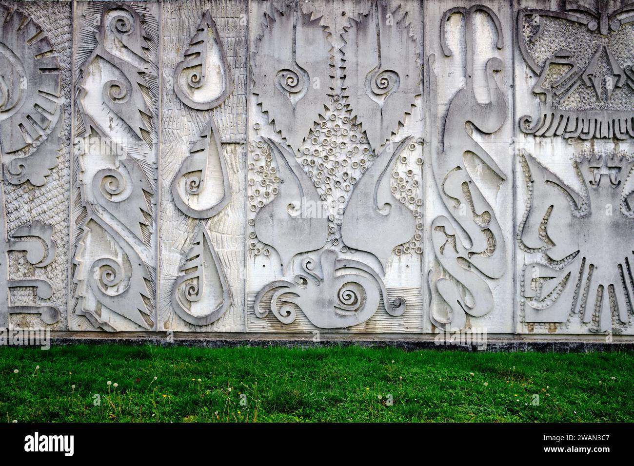 Détails de la fresque en béton à l'extérieur du bâtiment Darwin de l ...