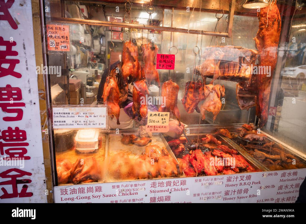 Une boucherie asiatique dans le quartier historique Chinatown de Vancouver. Bâtiments et entreprises du début du siècle dans le quartier de China Town. Banque D'Images