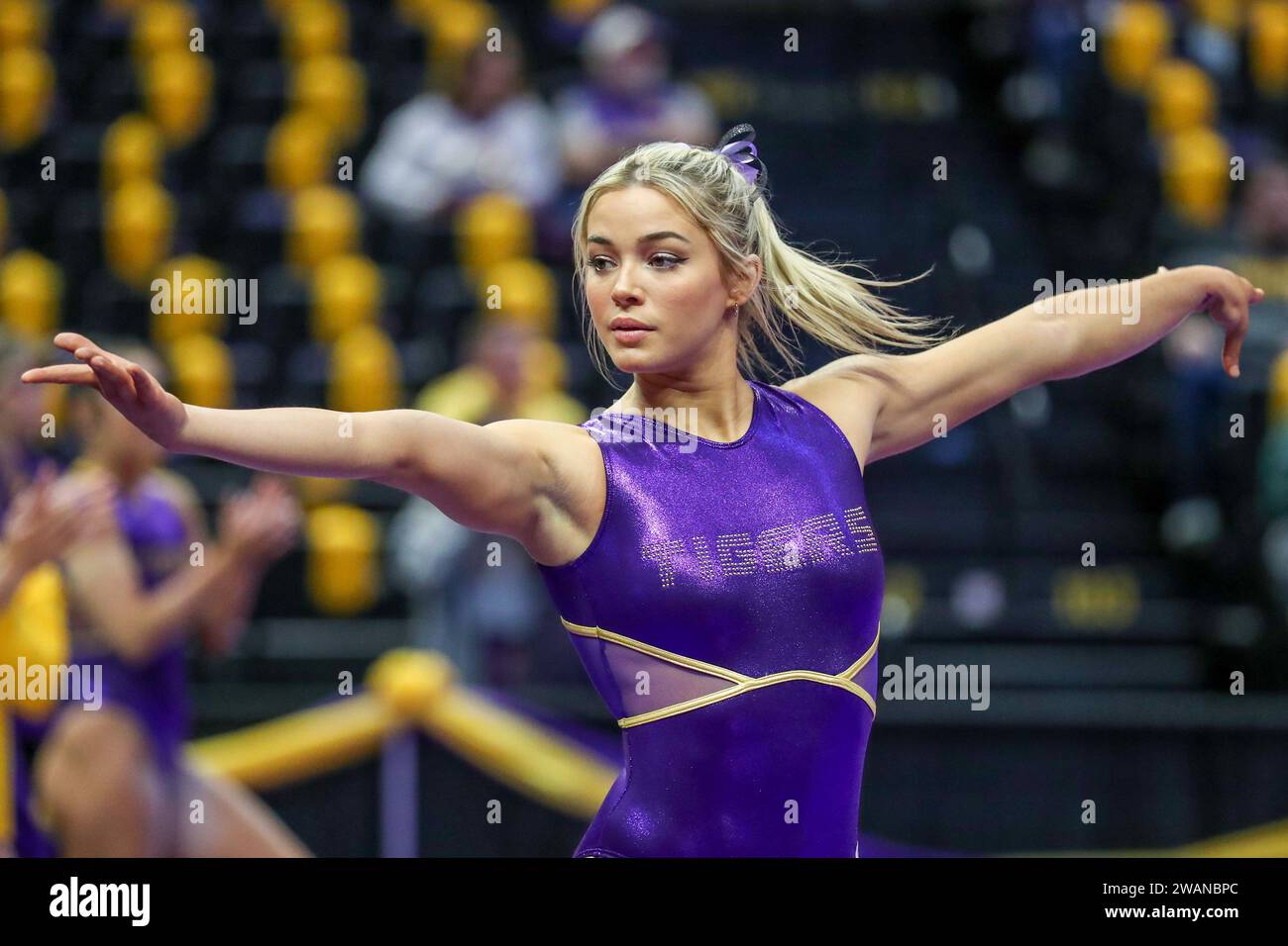 05 janvier 2024 Olivia ''Livvy'' Dunne de LSU se réchauffe sur le sol