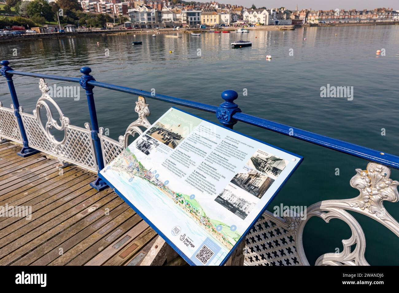 Panneau d'information locale sur la jetée de Swanage, Dorset, Angleterre, Royaume-Uni, 2023 Banque D'Images