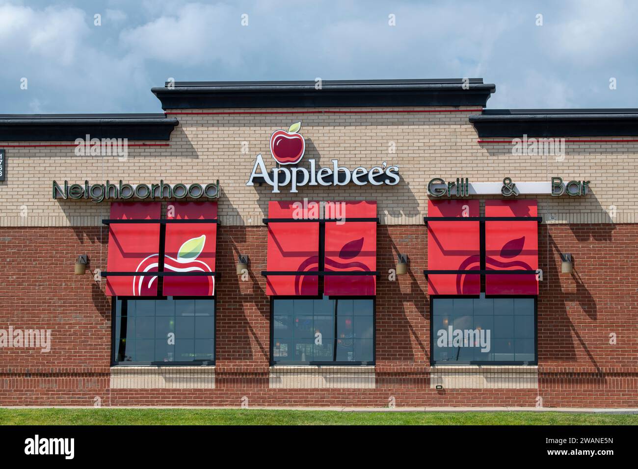 West St. Paul, Minnesota. Applebee's Neighborhood Grill + Bar restaurant. Applebee's se concentre sur la restauration décontractée, avec des plats américains traditionnels tels que Banque D'Images