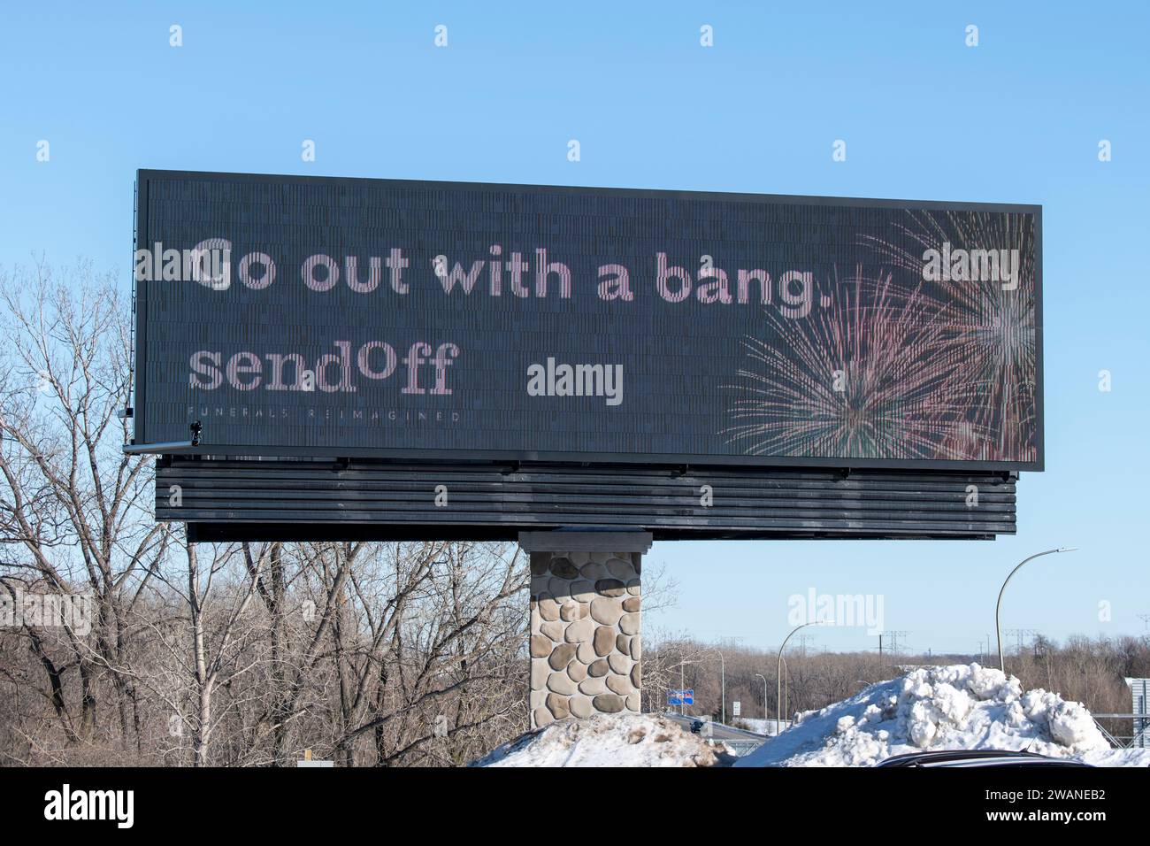 Vadnais Heights, Minnesota. Panneau d'affichage humoristique de Sendoff-Funerals réinventé disant qu'ils transforment la façon dont nous célébrons une vie Banque D'Images