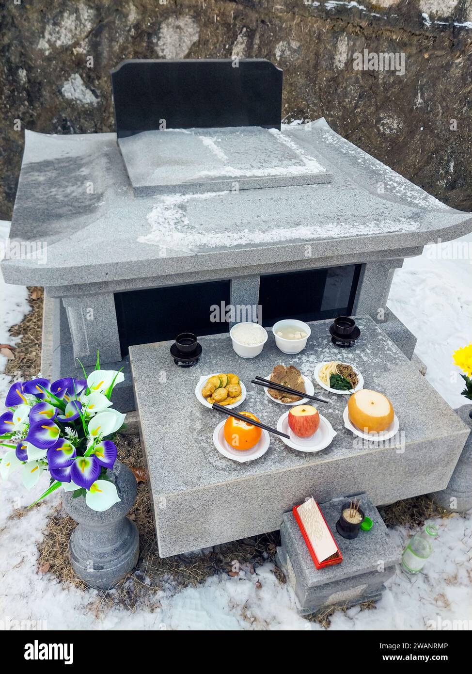 'Seongmyo', une culture traditionnelle coréenne qui implique la visite de la tombe d'un membre de la famille. Banque D'Images