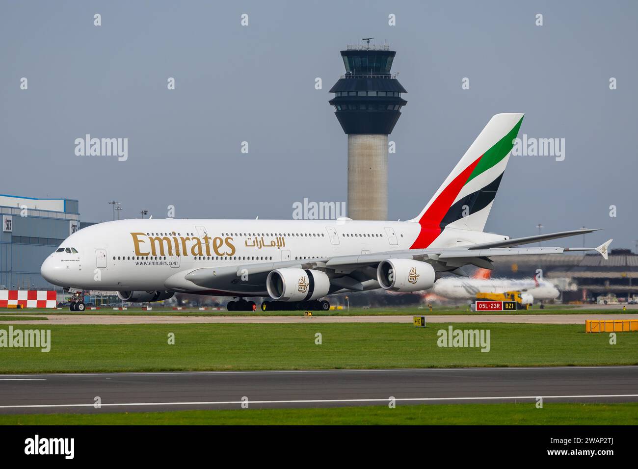 Airbus A380-800 d'Emirates Airlines, au départ de l'aéroport de Manchester en Angleterre Banque D'Images