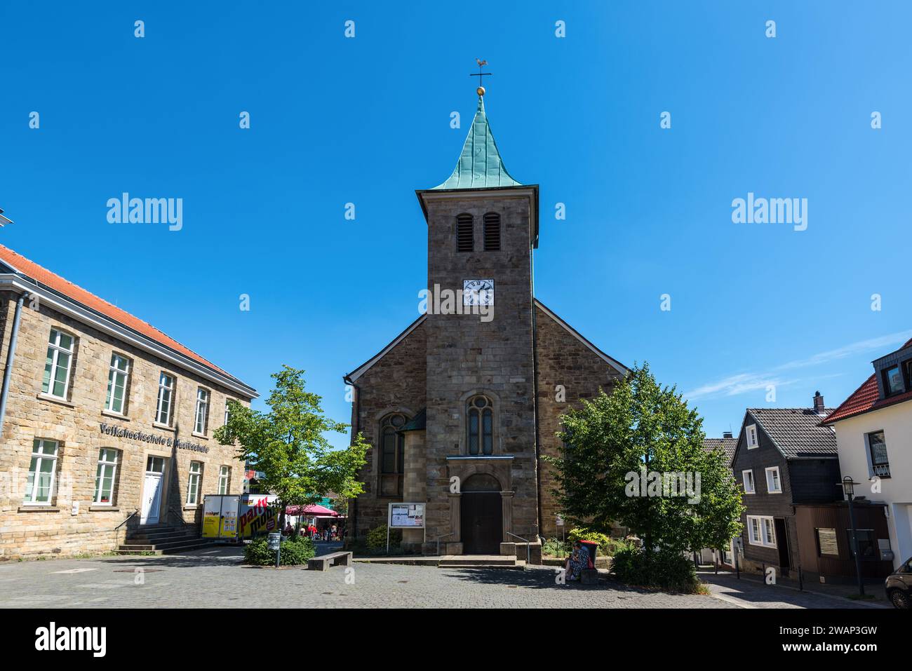 Hattingen, Allemagne - 7 août 2022 : le St. L'église baptiste Johannes à Hattingen, Rhénanie du Nord-Westphalie, Allemagne, se trouve près du château de Blankenstein. Banque D'Images