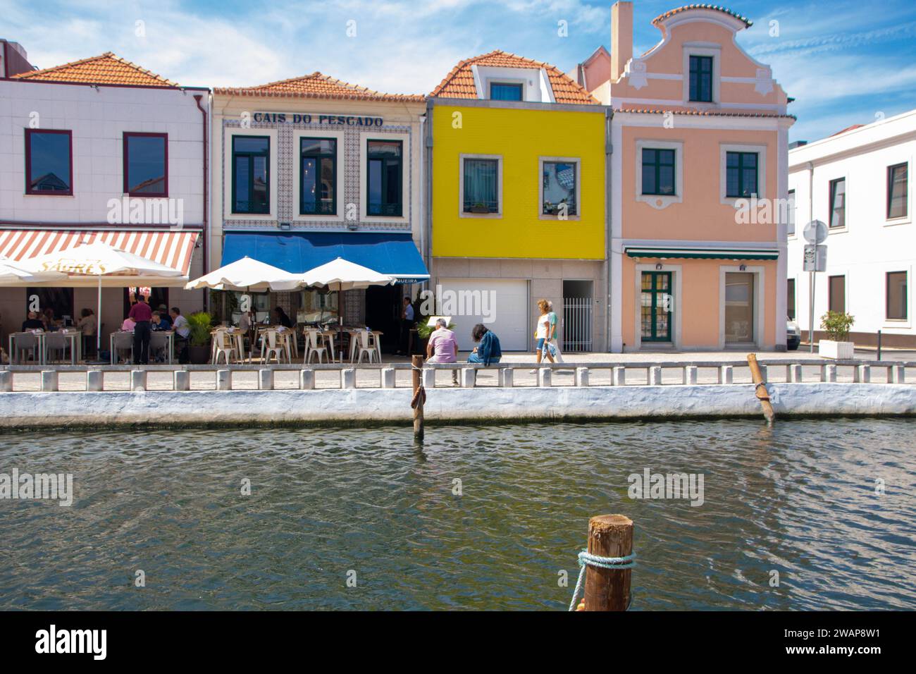 A Aveiro, Portugal, le 30-08-2023- le canal central de la ville sur la lagune de Ria Banque D'Images