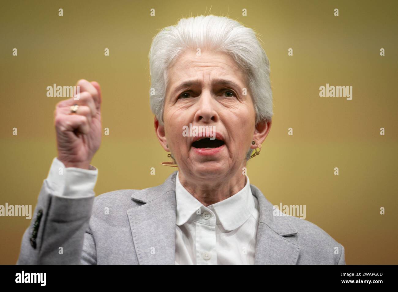 FDP Dreikoenigstreffen in Stuttgart Marie-Agnes Strack-Zimmermann im Portrait BEI ihrer mitreissenden Rede auf der Buehne im Rahmen der Dreikoenigskundgebung der Freien Demokraten im Opernhaus in Stuttgart, Stuttgart, 06.01.2024 Stuttgart Baden-Wuerttemberg Deutschland *** Réunion triennale du FDP à Stuttgart Marie Agnes Strack Zimmermann en portrait lors de son discours excitant sur scène au rassemblement triennal des Démocrates libres à l'Opéra de Stuttgart, Stuttgart, 06 01 2024 Stuttgart Baden Wuerttemberg Allemagne Banque D'Images