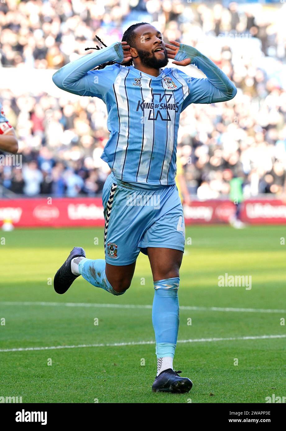 Kasey Palmer, de Coventry City, célèbre avoir marqué le troisième but de son équipe lors du match du troisième tour de la coupe FA Emirates au Coventry Building Society Arena, Coventry. Date de la photo : samedi 6 janvier 2024. Banque D'Images