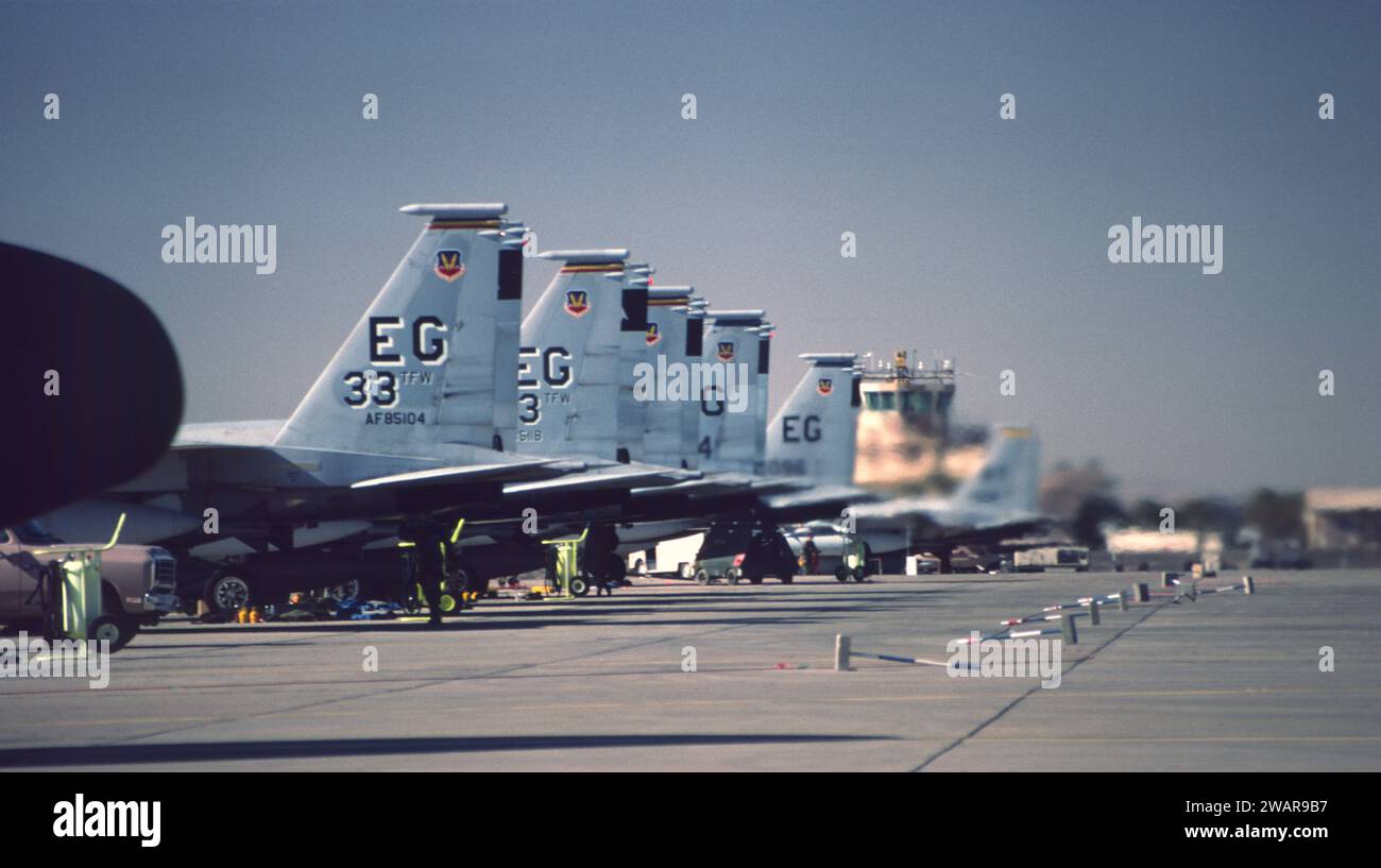 23 Jan 1991 pendant la guerre de l'air, USAF F-15C Eagles sont alignés à la base aérienne du Roi Faisal Tabuk, dans le nord-ouest de l'Arabie Saoudite. Banque D'Images