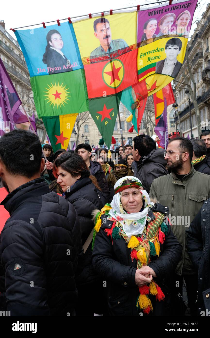 Les Kurdes manifeste et demande encore à l''état français la justice et la vérité sur les assassinats des militants kurdes à Paris en 2013 et 2023 Banque D'Images