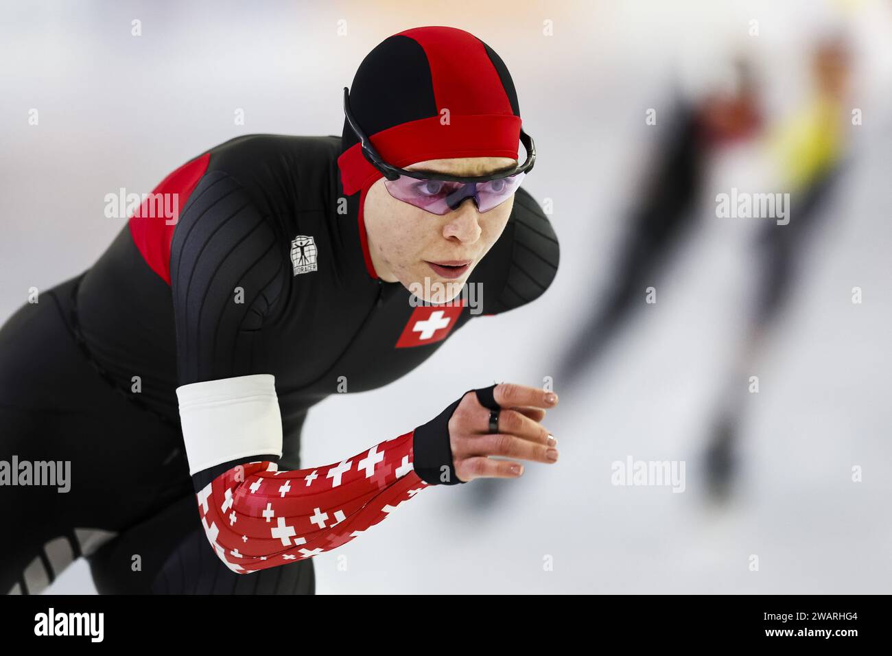 HEERENVEEN - Kaitlyn McGregor (SUI) en action dans le 1500 mètres féminin aux distances du Championnat d'Europe. ANP VINCENT JANNINK Banque D'Images