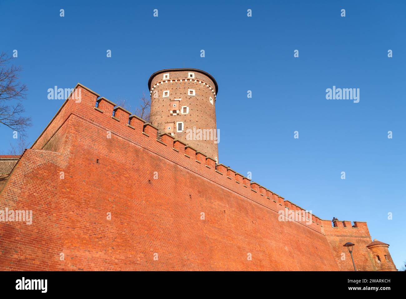 Extérieur du célèbre château de Wawel à Cracovie, Pologne. C'est une résidence fortifiée sur la Vistule et représente presque tout architectural européen Banque D'Images