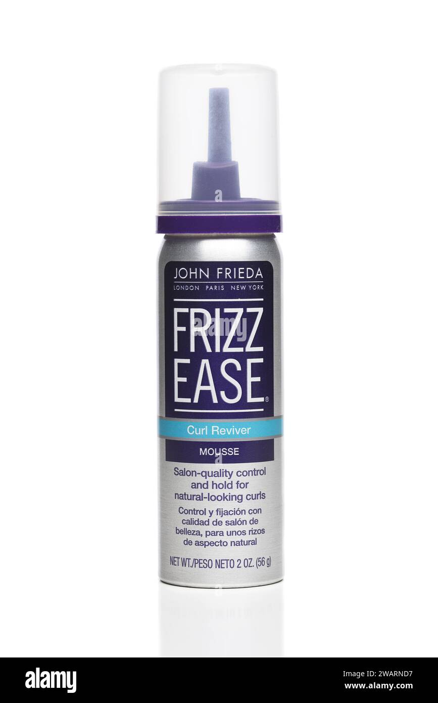 IRVINE, CALIFORNIE - 3 JANVIER 2024 : a CAN of Frizz Ease Curl Remover mousse par John Frieda. Banque D'Images