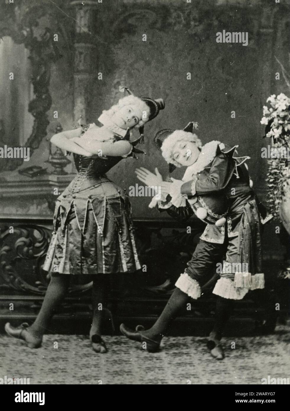 Danseurs de ballet russes et chorégraphes Kuskova et Alexandrova dans la domptation de la musaraigne, Saint-Pétersbourg, Russie 1930s Banque D'Images