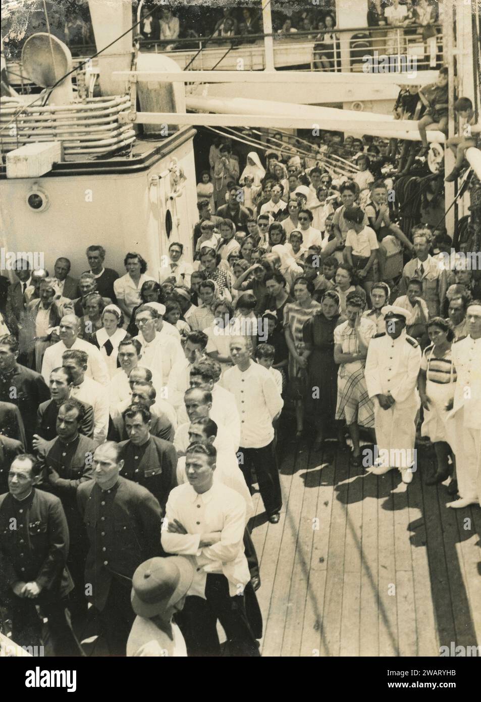 Passagers et équipage du navire sur le pont, Italie années 1930 Banque D'Images