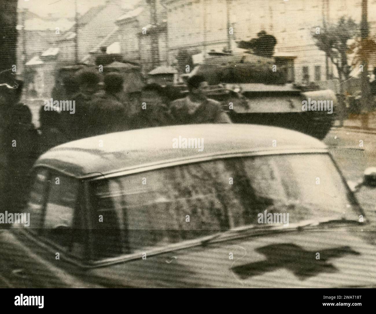 Chars soviétiques dans les rues, Budapest, Hongrie 1956 Banque D'Images