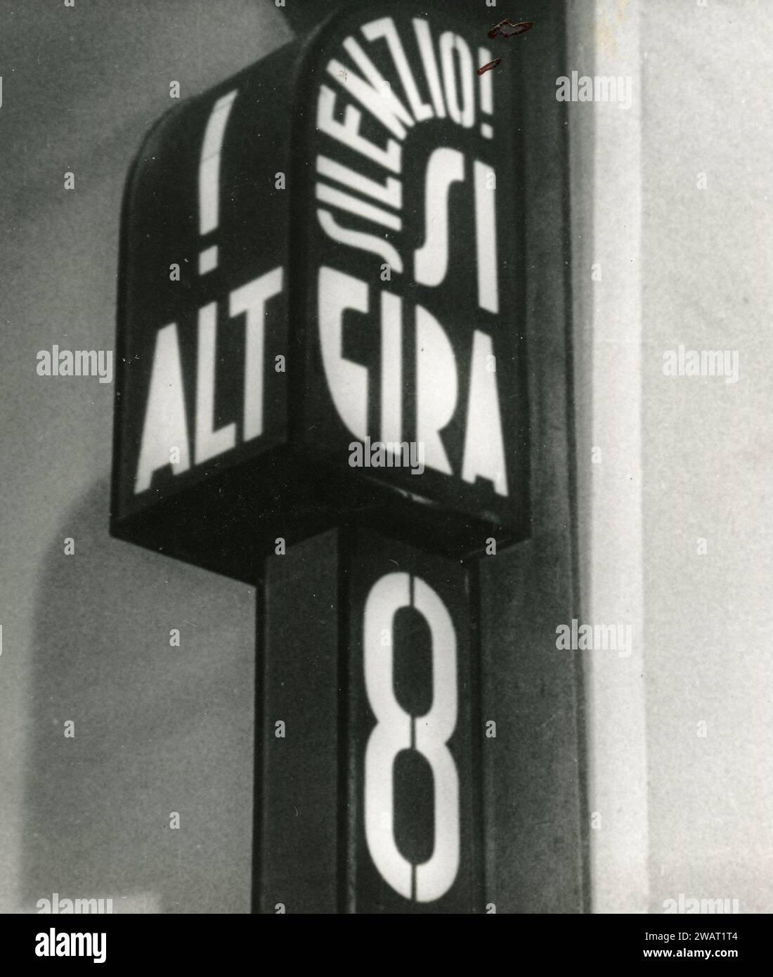 Alt ! Silenzio ! Si Gira, enseigne sur Cinecittà studios, Rome, Italie années 1940 Banque D'Images