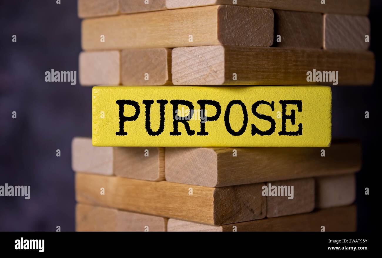 Fin mot écrit sur une cale en bois. fin du texte sur table, concept. Banque D'Images