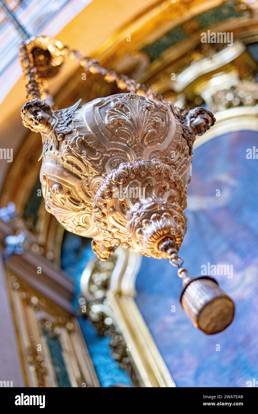 Objet d'art sacré, brûleur d'encens à l'intérieur de la basilique des Martires, église du Saint-Sacrement, Lisbonne. Banque D'Images