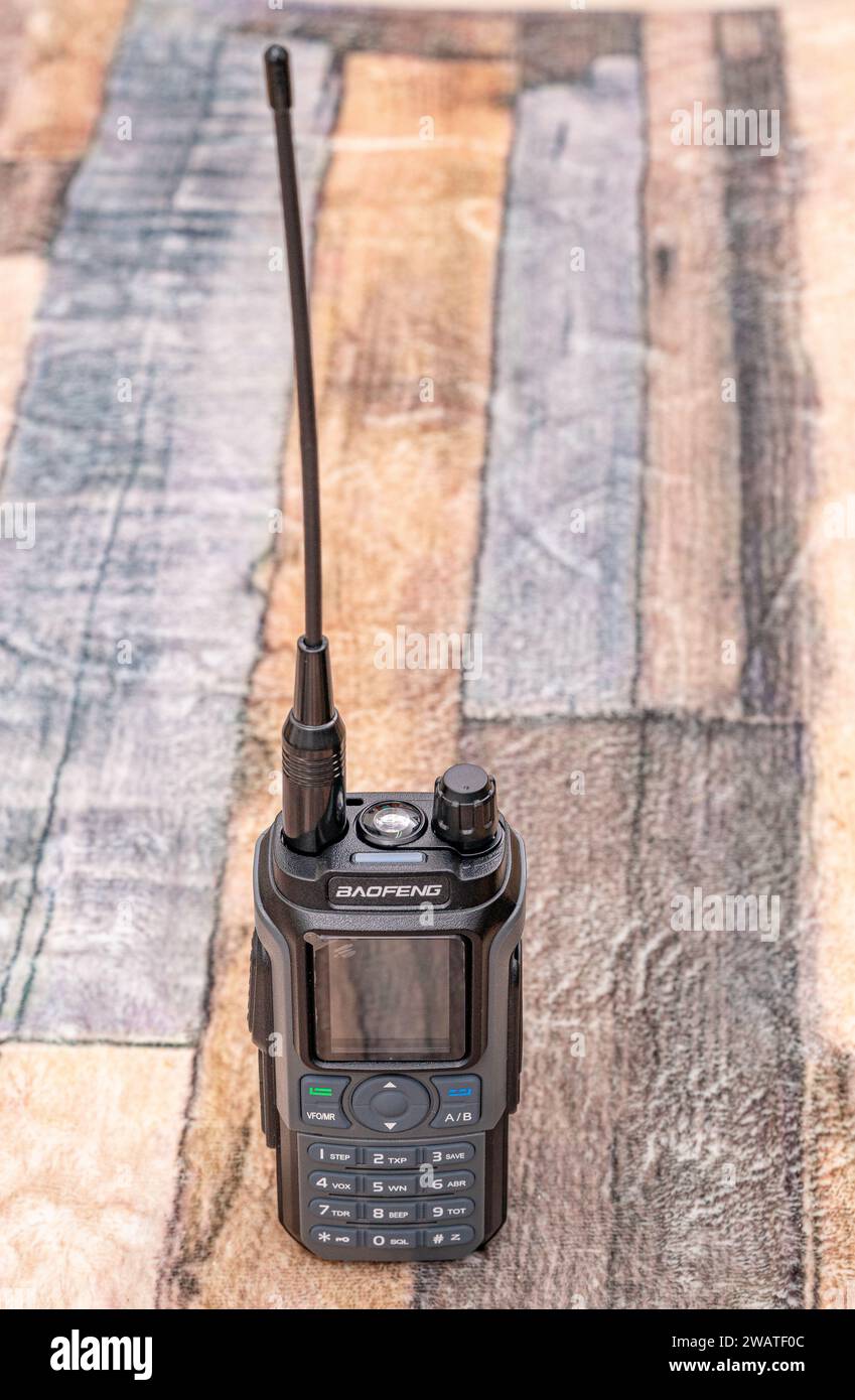 Baofeng BF-21 radio amateur portable tribande.lisboa-estremadura-portugal.1-1-2024 Banque D'Images