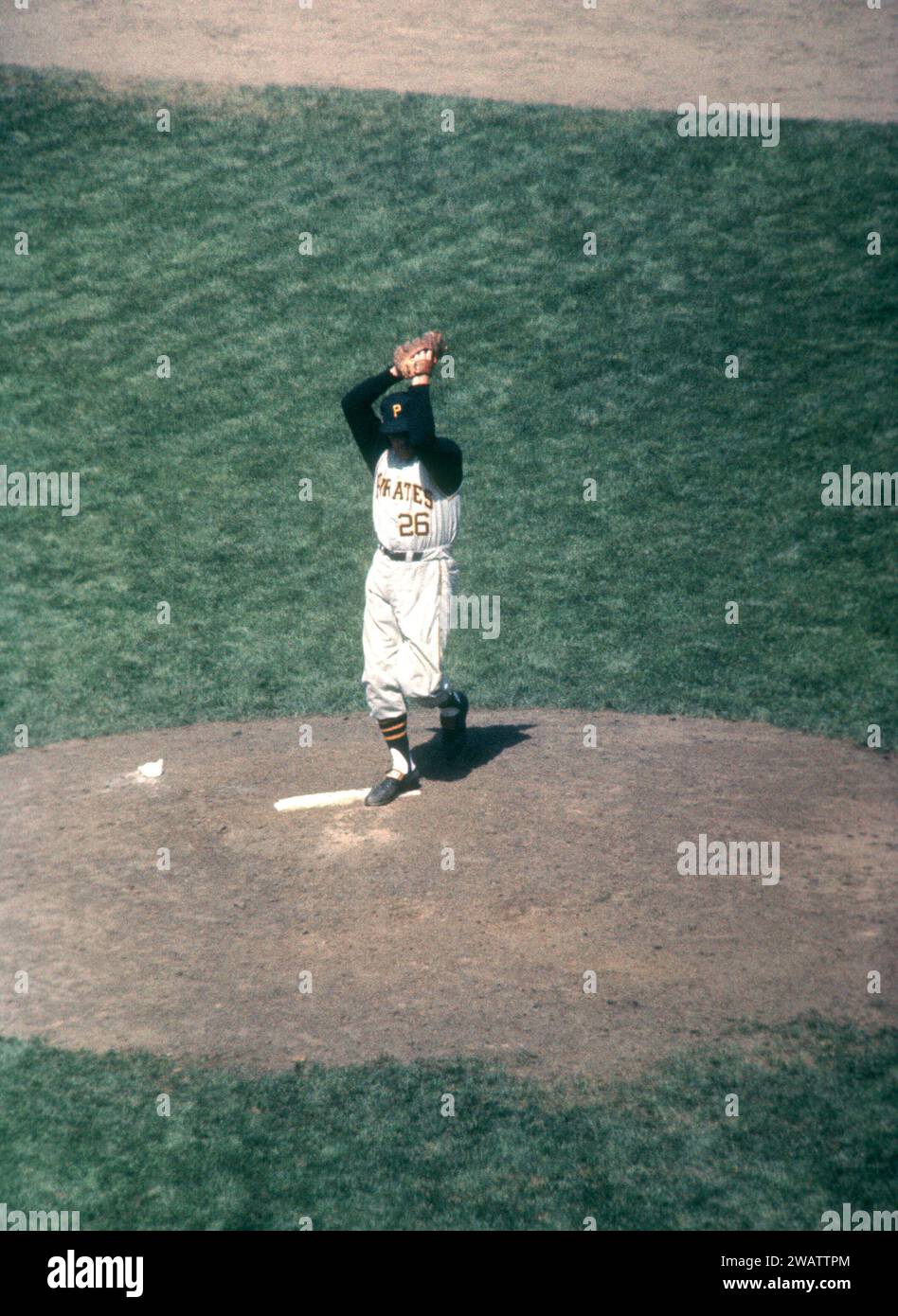 SAN FRANCISCO, CA - 2 MAI : le lanceur Roy face #26 des Pirates de Pittsburgh lance le terrain lors d'un match MLB contre les Giants de San Francisco le 2 mai 1962 au Candlestick Park à San Francisco, en Californie. (Photo de Hy Peskin) *** Légende locale *** Roy face Banque D'Images