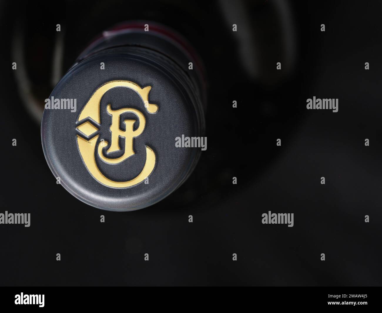 Bavière, Allemagne - 7 janvier 2024 : dans cette photo illustration un JP. Chenet corck de vin Banque D'Images