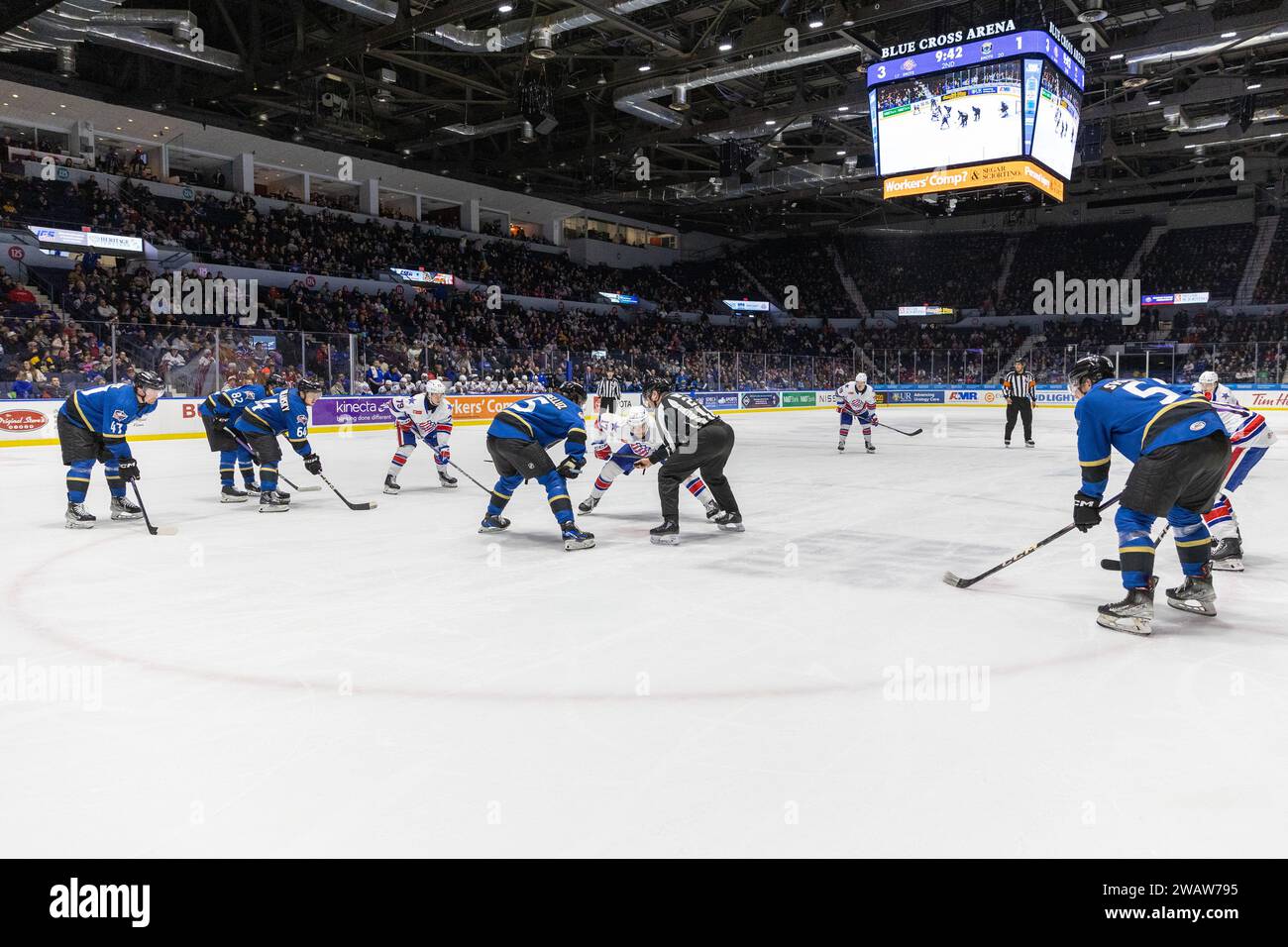 5 janvier 2024 : les joueurs de Rochester Americans et de Cleveland Monsters s'affrontent en première période. Les Americans de Rochester ont accueilli les Monsters de Cleveland dans un match de la Ligue américaine de hockey à Blue Cross Arena à Rochester, New York. (Jonathan Tenca/CSM) Banque D'Images