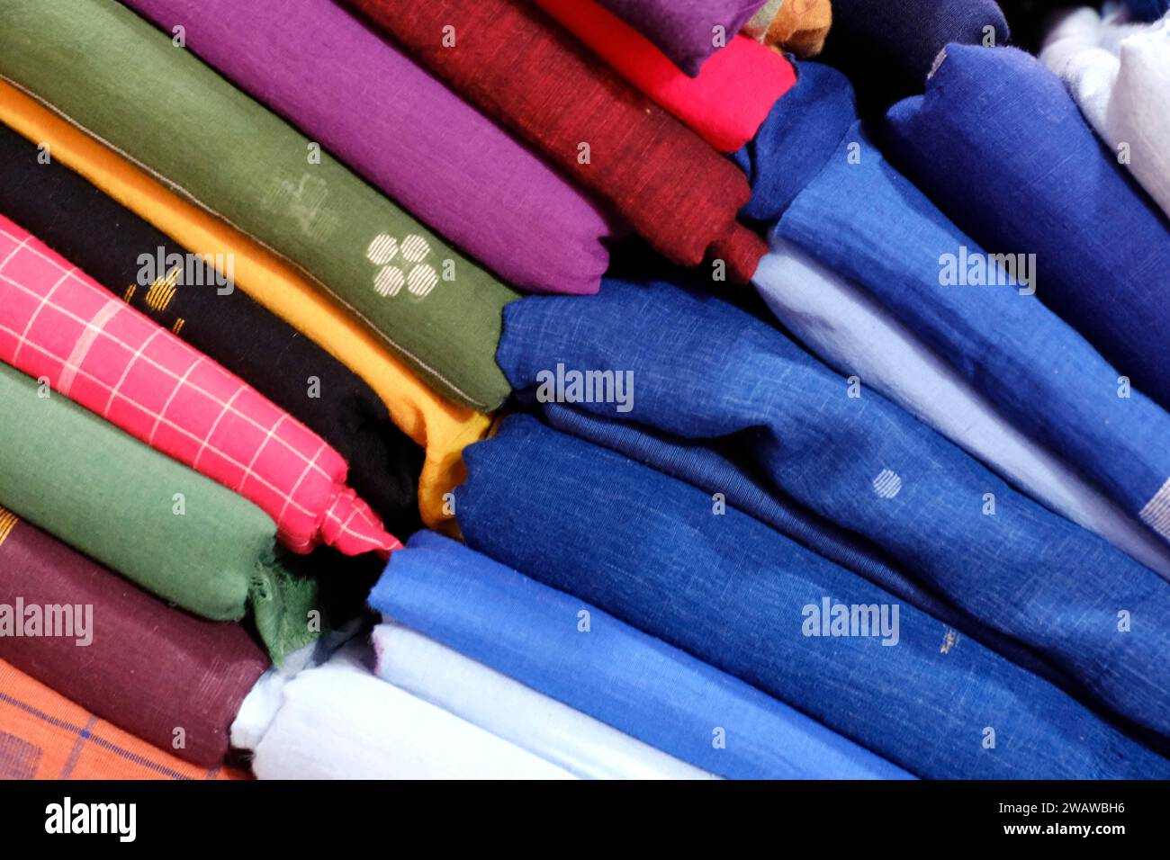 sari en soie indienne fait à la main, saree avec des détails dorés, femme porter sur le festival, cérémonie et mariages, sarees coûteux sont célèbres pour leur or et s. Banque D'Images