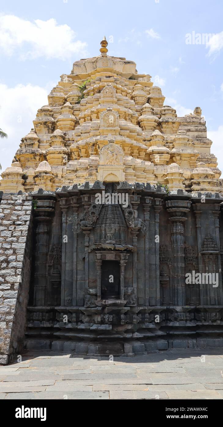 Ancien temple Sri Bavavwshwara, 14ème siècle Temple Shiva, Kuruvathi, Vijaynagara, Karnataka, Inde. Banque D'Images