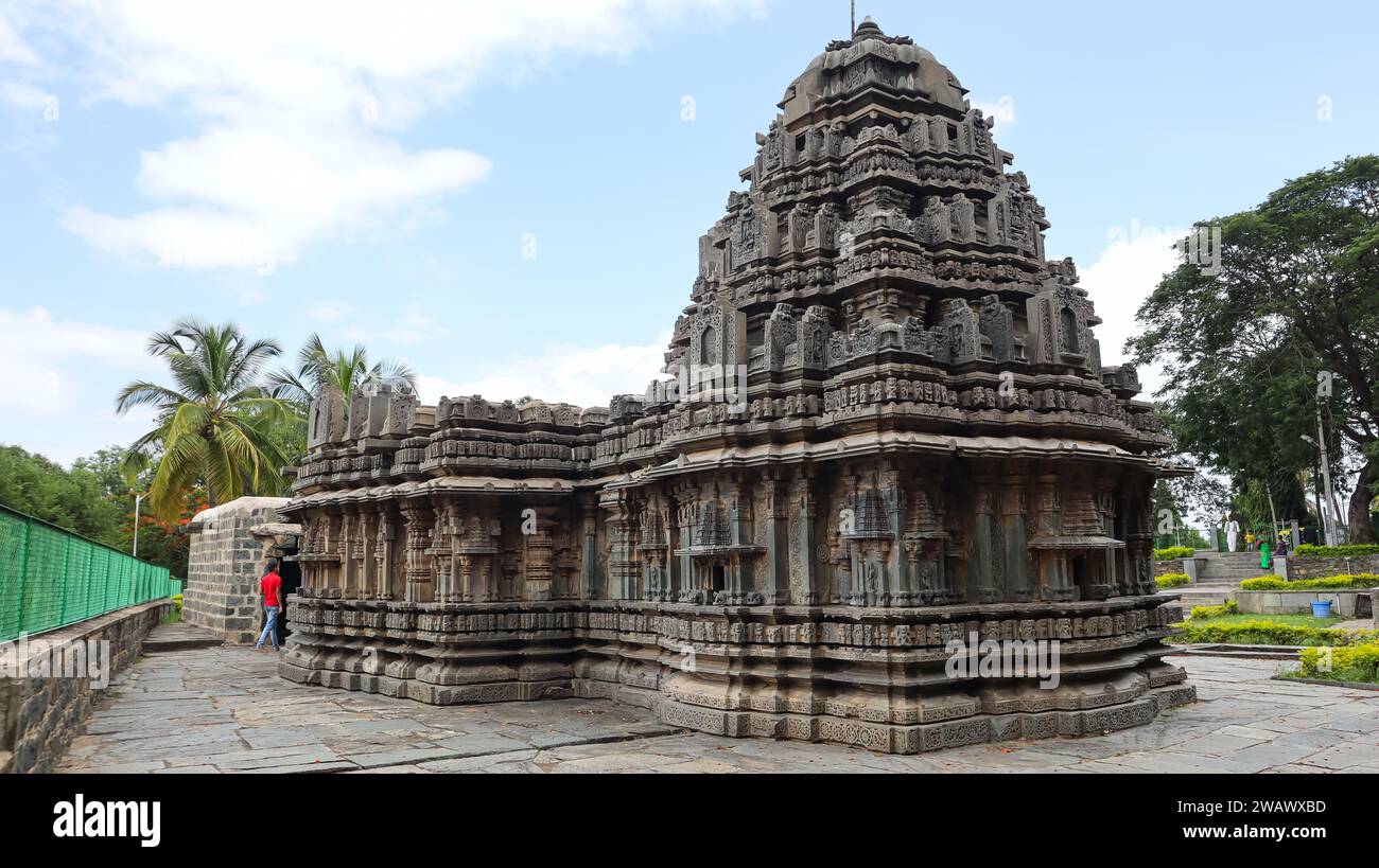 Temple magnifiquement sculpté de Sri Mukteshwara Temple, Temple Chalukya du 12ème siècle, dédié au Seigneur Shiva, Choudayyadanapur, Karnataka, Inde. Banque D'Images