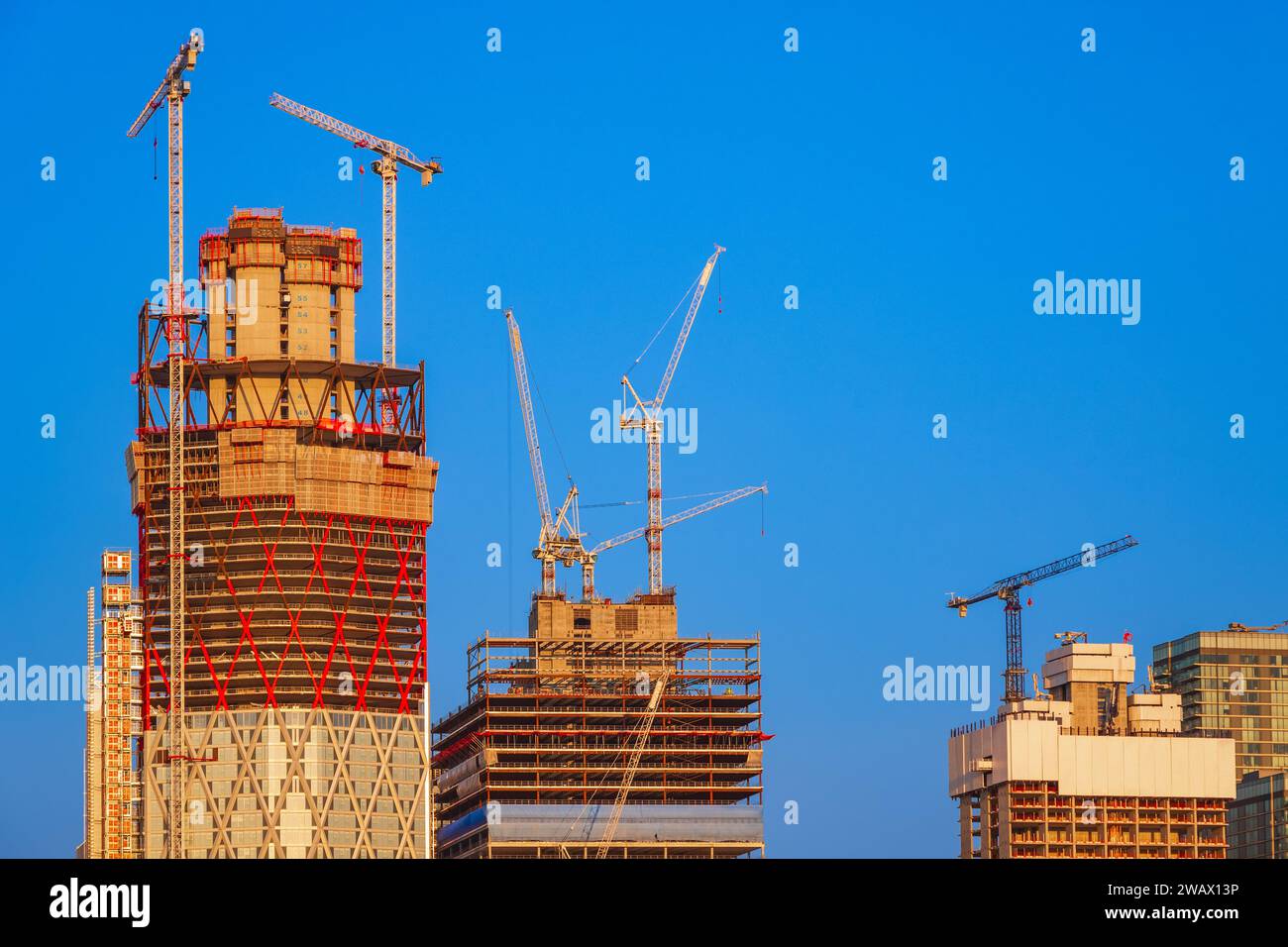 Nouveau chantier de construction avec grues à Canary Wharf à Londres, Angleterre Banque D'Images