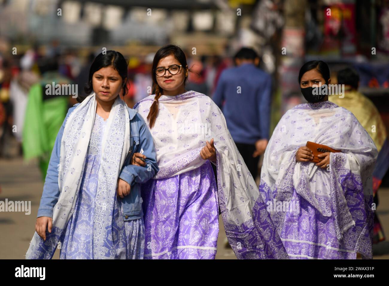 Dhaka, Bangladesh. 07 janvier 2024. Jeunes électeurs vus au centre de vote lors de la 12e élection générale à Dhaka. (Photo de Piyas Biswas/SOPA Images/Sipa USA) crédit : SIPA USA/Alamy Live News Banque D'Images