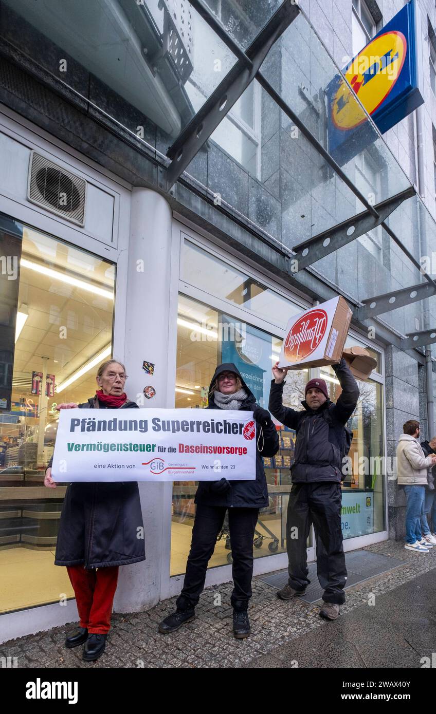 Symbolische Pfändungen von Superreichen Deutschland, Berlin, 21.12.2023